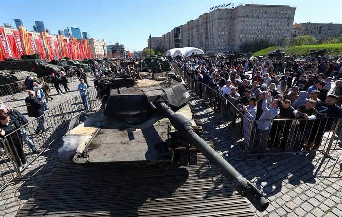 Triển lãm hàng loạt khí tài NATO được Nga thu ở Ukraine