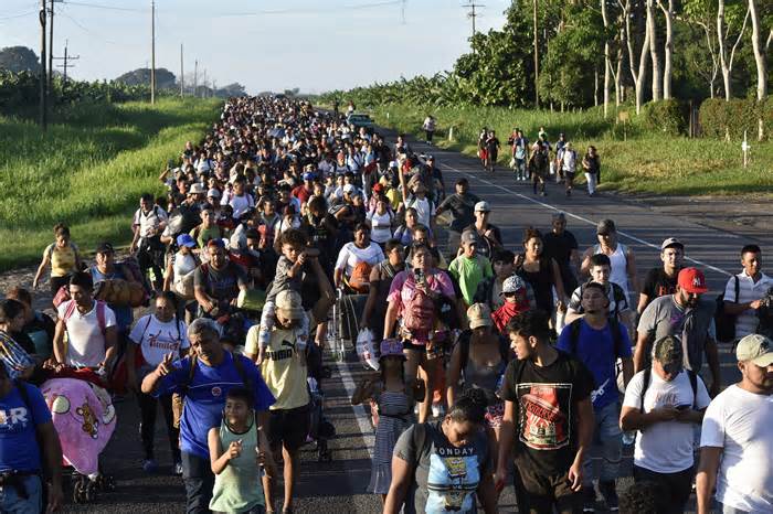 Lo ông Trump đắc cử, 3.000 người di cư cấp tốc tới Mỹ