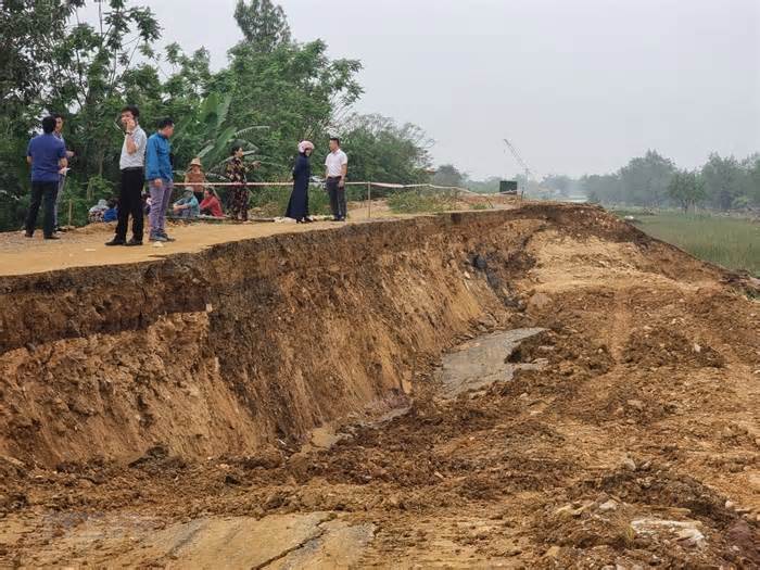 Sạt lở nghiêm trọng tại tuyến đê đang thi công tại Thanh Hóa
