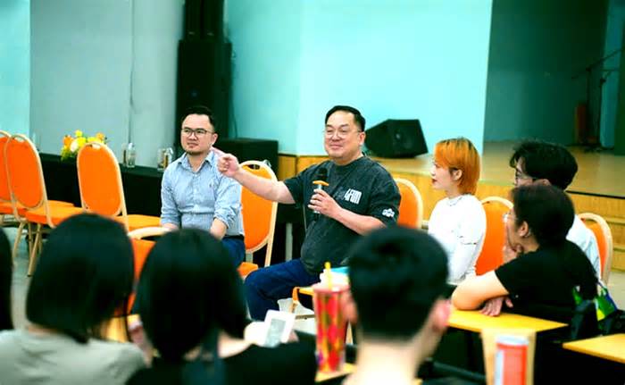 Khi một người nằm xuống là dịp để ta nói nhiều về yêu thương
