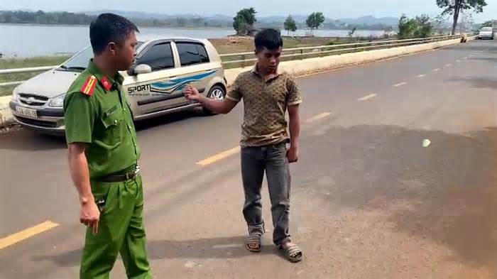 Bắt thanh niên ở Đắk Lắk đánh người, cướp xe máy