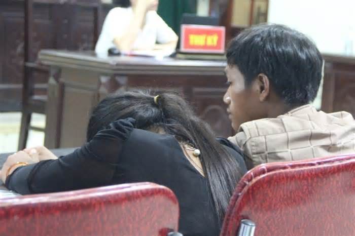 Bị chồng bạo hành, sơn nữ 14 tuổi tự ngã giá bán mình sang Trung Quốc