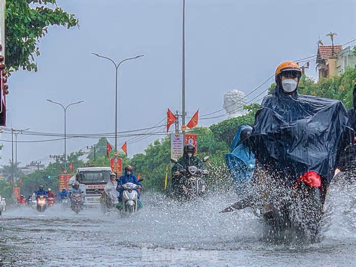 Miền Trung đón mưa lớn giáp Tết