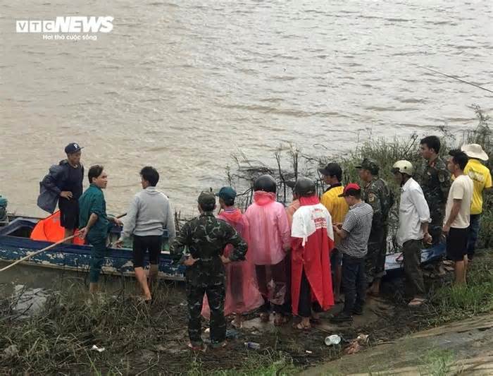 Rủ nhau tắm sông, 4 học sinh ở Phú Yên bị nước cuốn trôi