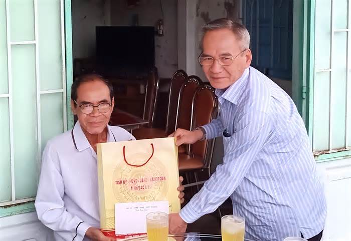 Bí thư Bạc Liêu thăm Mẹ Việt Nam anh hùng, các gia đình chính sách, người có công