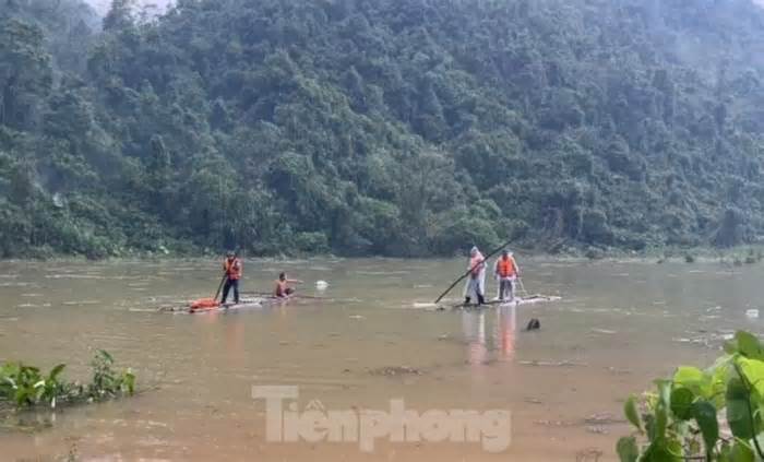 Bơi vào thung lũng kiểm tra hoa màu, người đàn ông bị nước cuốn trôi