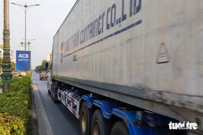 Đề nghị không phân luồng xe tải nặng về quốc lộ 1 'vì sự bình yên của người dân'