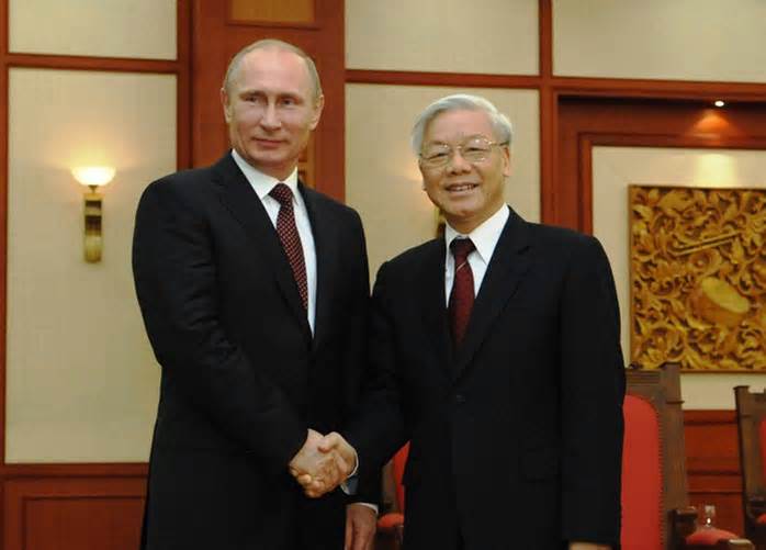 Tổng bí thư và Chủ tịch nước trao đổi thư mừng với Tổng thống Nga Vladimir Putin