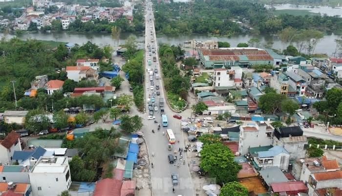 Dự án mở rộng Quốc lộ 6: Sau gần 2 năm khởi công hiện trường vẫn 'nguội lạnh'