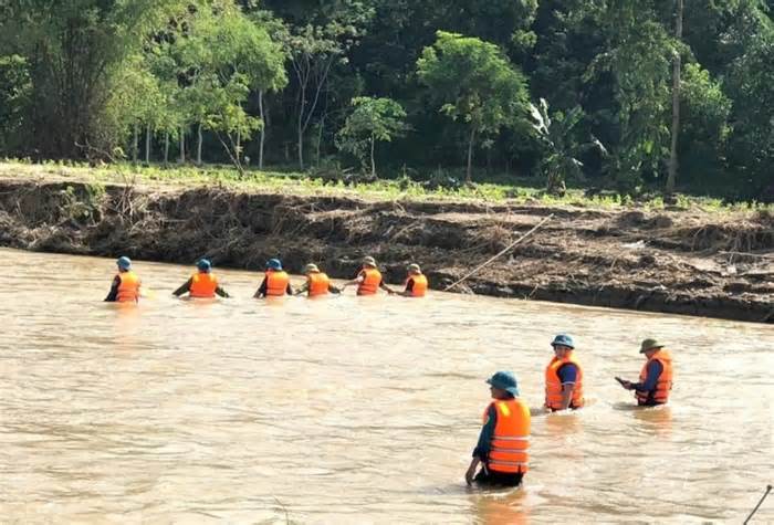 Tìm thấy thi thể nam sinh lớp 10 bị lũ cuốn mất tích