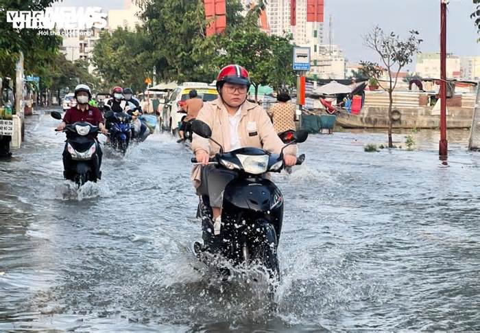 Dự báo triều cường đạt đỉnh vào cuối tháng 10, TP.HCM chỉ đạo khẩn