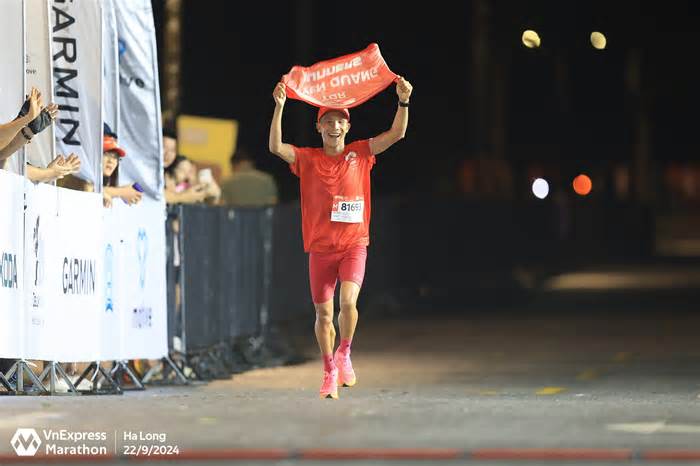 Anh nông dân chạy bộ mơ vào bảng vàng marathon Việt