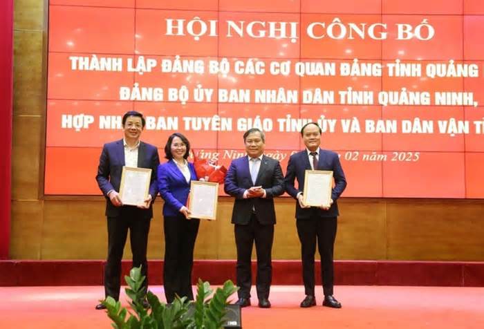 Bản tin 8H: Công bố quyết định thành lập và hợp nhất các Đảng bộ, cơ quan trực thuộc Tỉnh ủy Quảng Ninh