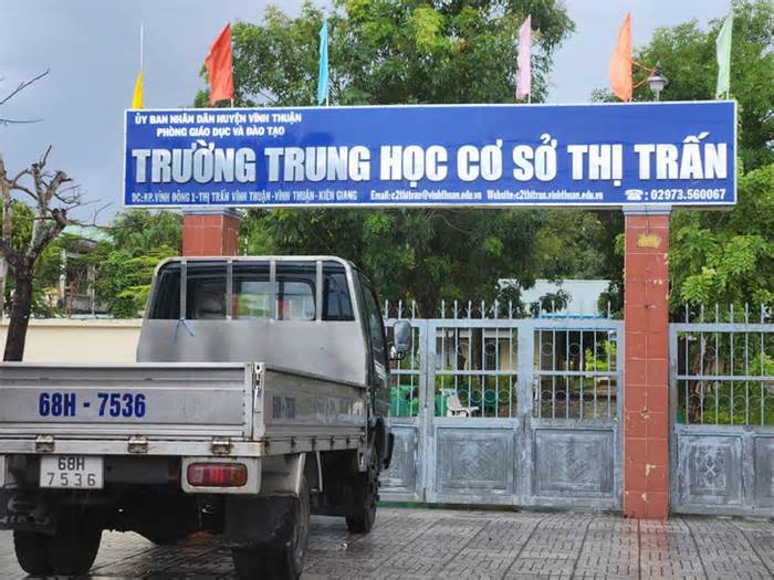 Tạm đình chỉ công tác hiệu trưởng ‘tự ý’ chuyển cơ sở vật chất sang trường mới