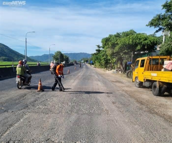 'Sẽ hoàn thành việc sửa chữa đường quốc lộ 1 qua tỉnh Phú Yên trước mùa mưa năm nay'