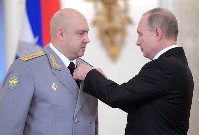 Đại tướng Nga Sergei Surovikin mất thêm chức tư lệnh Lực lượng Hàng không vũ trụ