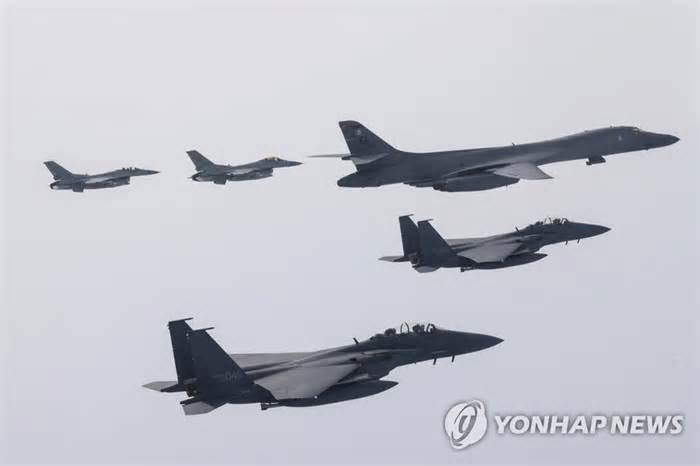Máy bay ném bom Mỹ quay trở lại Hàn Quốc sau vụ phóng tên lửa của Triều Tiên