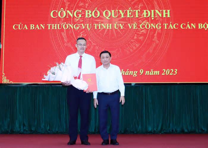 Triển khai quyết định về công tác cán bộ ở 3 tỉnh