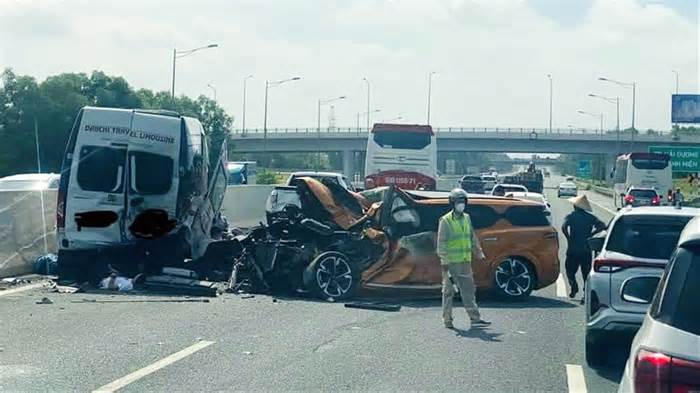 Vụ tai nạn thảm khốc trên cao tốc Hà Nội - Hải Phòng: Tài xế dừng xe ở làn 120km/h