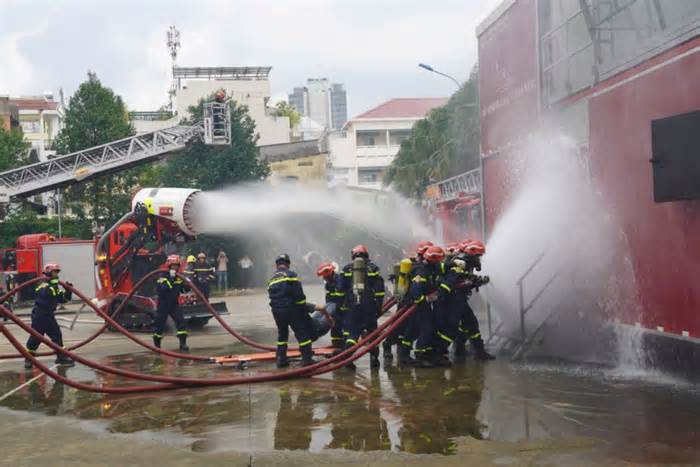 TPHCM thành lập 2 Tổ Cảnh sát chữa cháy và CNCH tinh nhuệ