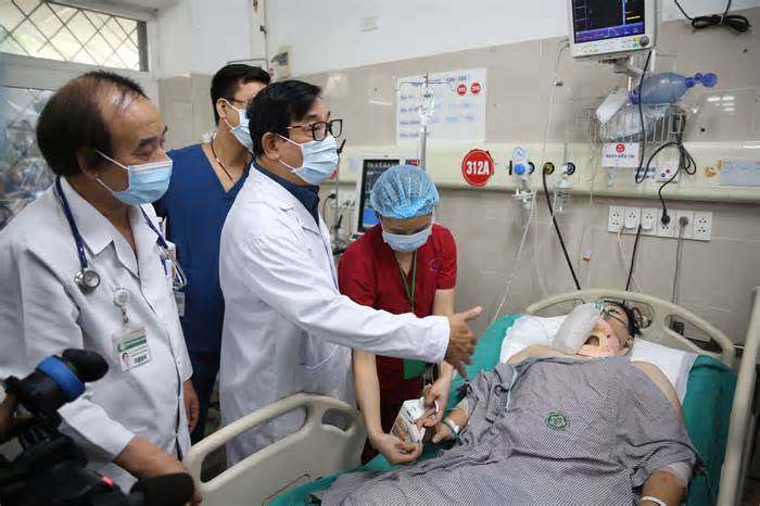 Bệnh viện Bạch Mai tiếp nhận 26 nạn nhân, 2 trường hợp tử vong vụ cháy chung cư mini