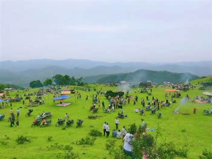 Cao nguyên nổi tiếng ở Bắc Giang đón hàng nghìn khách đến cắm trại
