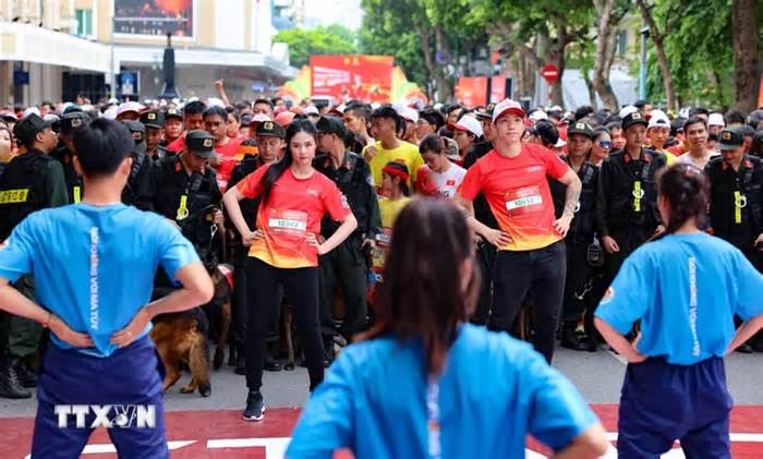 Hàng ngàn người tham gia giải chạy “Vì cộng đồng không ma túy”