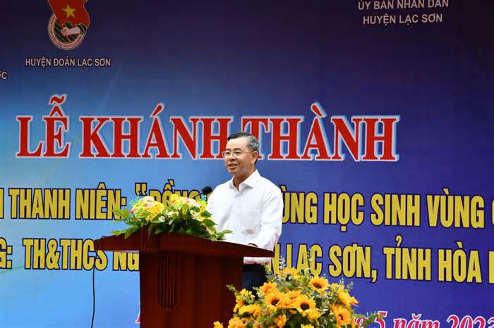 Lễ khánh thành và gắn biển công trình 'Đồng hành cùng học sinh vùng cao'