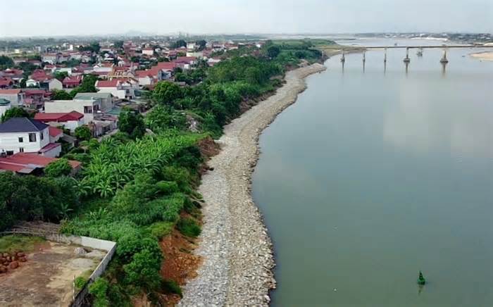 Phú Thọ: Sạt lở bờ sông Đà, cuộc sống người dân bị uy hiếp nặng nề