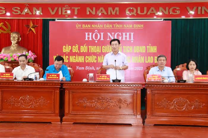 Chủ tịch UBND tỉnh Nam Định đối thoại với công nhân lao động
