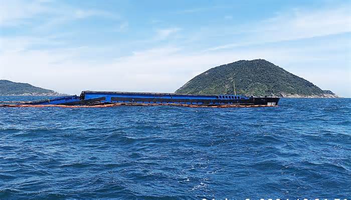 Hút 7.000 lít dầu trên tàu gặp nạn ở Cù Lao Chàm