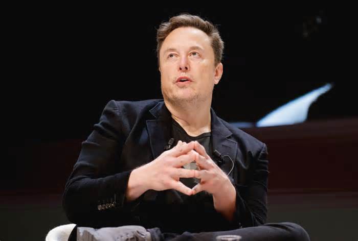 Tỉ phú Elon Musk quyên góp cho chiến dịch tranh cử của ông Trump