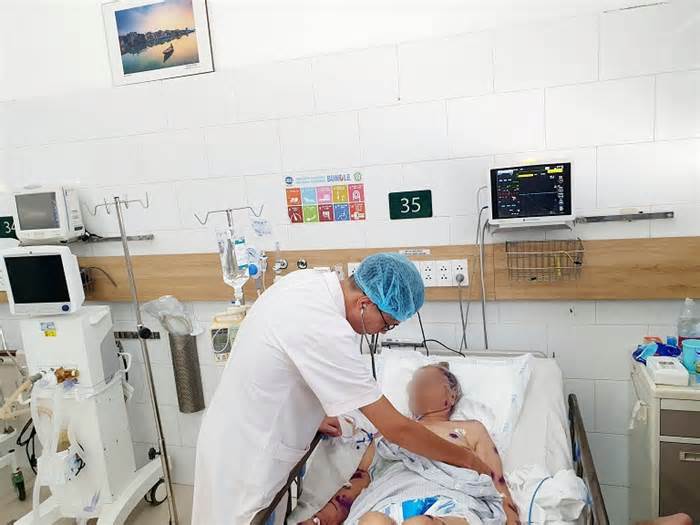 Bệnh viện Bạch Mai điều trị 2 ca bị ong đốt trong tình trạng nặng