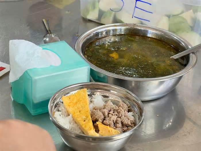 Vụ suất ăn tại trường học ở Lâm Đồng không đảm bảo chất lượng: Đầu bếp tố cáo đã nghỉ việc