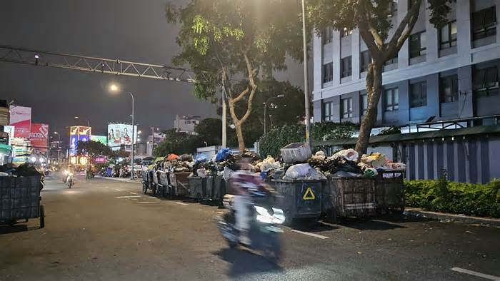 Chấn chỉnh tình trạng tập kết rác ở Quận 3 ảnh hưởng đến người dân Quận 10