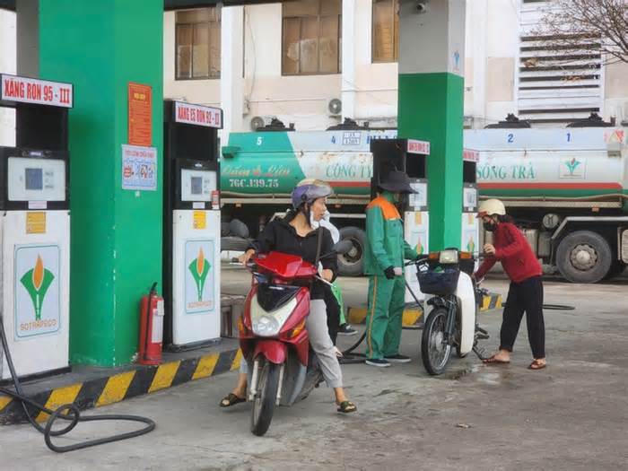 Quảng Ngãi công bố đường dây nóng 24/7 theo dõi việc bán xăng dầu