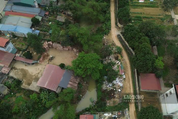 Rác thải bủa vây suối ở Lào Cai, người dân lo ô nhiễm, ngập lụt