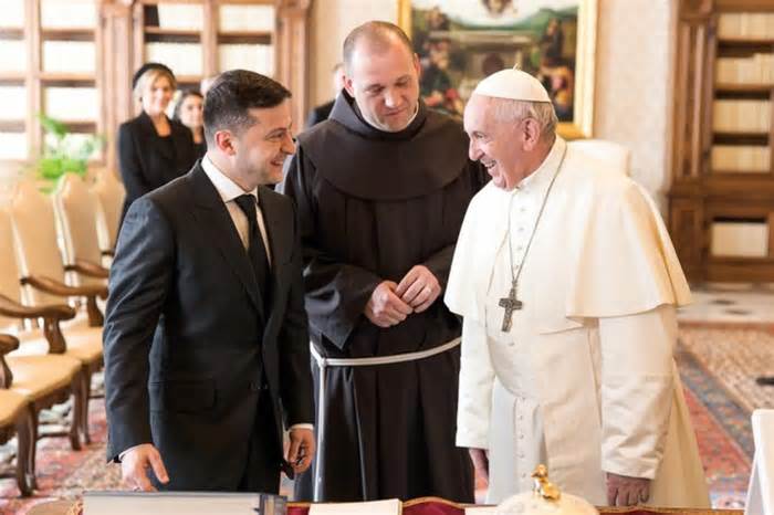 Tổng thống Ukraine đến Rome, chuẩn bị gặp Giáo hoàng Francis