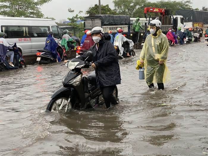 Mưa lớn liên tục, cảnh báo lũ trên hệ thống sông Đồng Nai - La Ngà