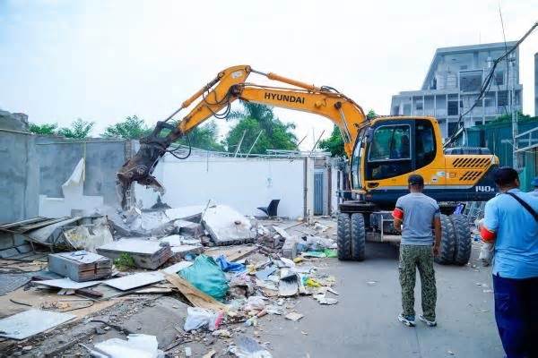 Tháo dỡ hơn 20 công trình vi phạm tại hồ Phương Lưu, Hải Phòng
