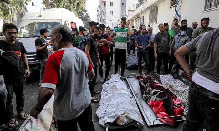 Xe tăng, thiết giáp Israel bao vây 4 bệnh viện tại Dải Gaza