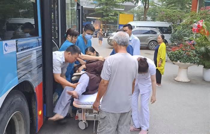 Nhân viên xe buýt kịp thời đưa người bị co giật, hôn mê đi cấp cứu