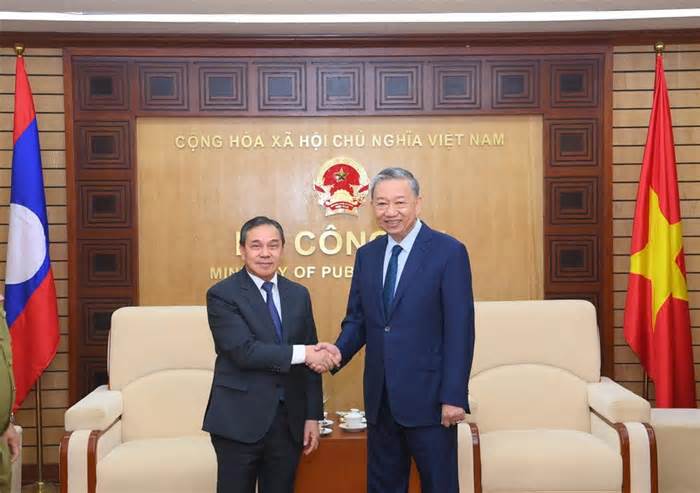 Không ngừng phát triển mối quan hệ đoàn kết đặc biệt Việt Nam - Lào