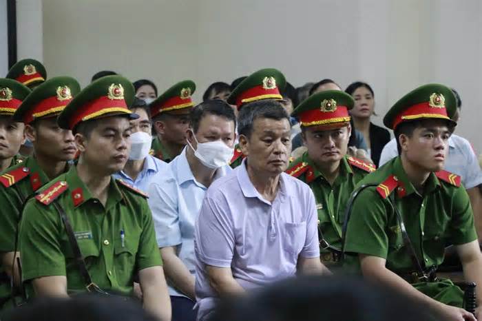 Cựu bí thư Tỉnh ủy Lào Cai 'nhận quà Tết' 5 tỷ đồng bị xét xử