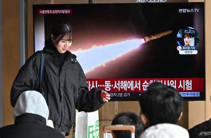 Triều Tiên lại phóng hàng loạt tên lửa hành trình
