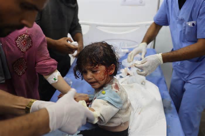 Đêm kinh hoàng trong trại tị nạn Rafah trúng đòn không kích Israel