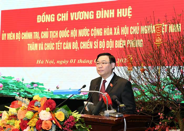 Chủ tịch Quốc hội thăm, chúc Tết Bộ Tư lệnh Bộ đội biên phòng