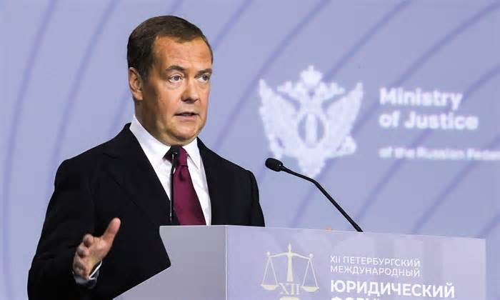 Ông Medvedev cảnh báo về nguy cơ chiến tranh sau lệnh bắt của ICC