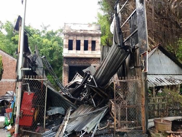 Cháy nhà trong đêm tại Vĩnh Long, hai bố con tử vong