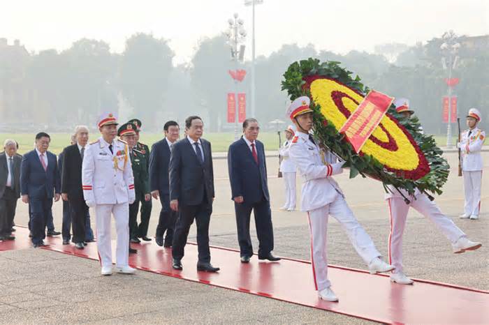 Lãnh đạo Đảng, Nhà nước vào Lăng viếng Chủ tịch Hồ Chí Minh và Anh hùng liệt sỹ